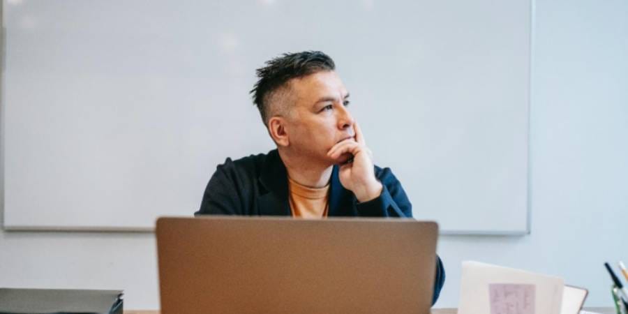 conviene comprar o vender dolares