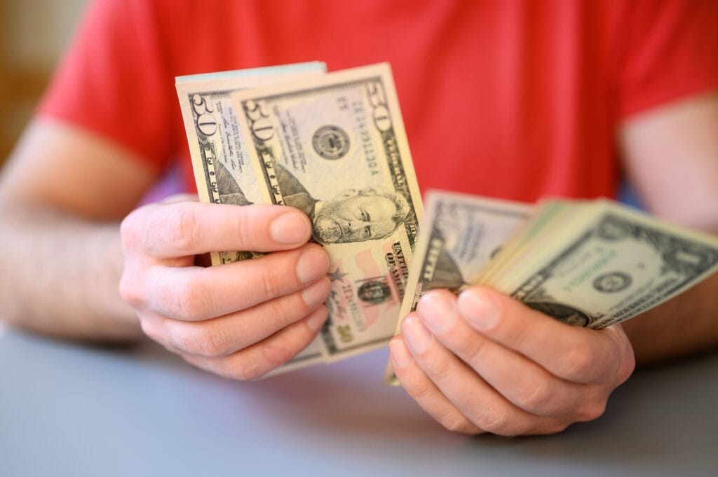 Verificando billetes