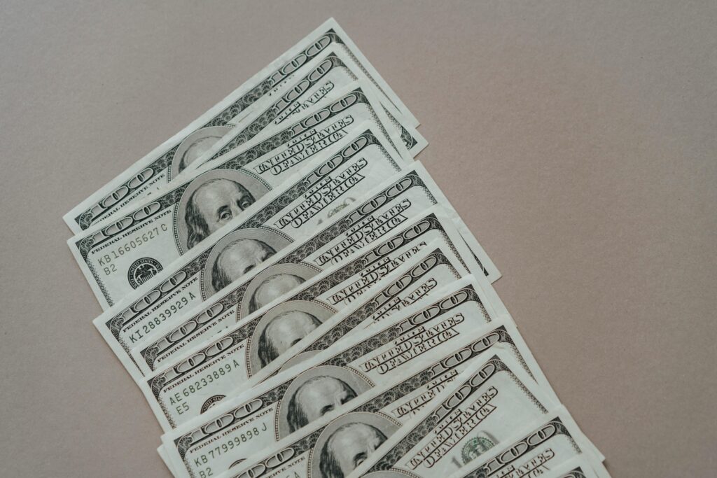 Dólar al alza ante incertidumbre por resultados electorales